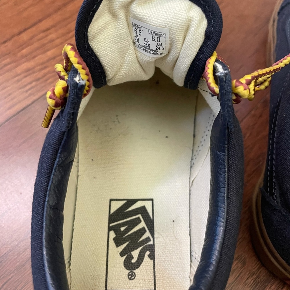 Vans - Picture 2 of 10